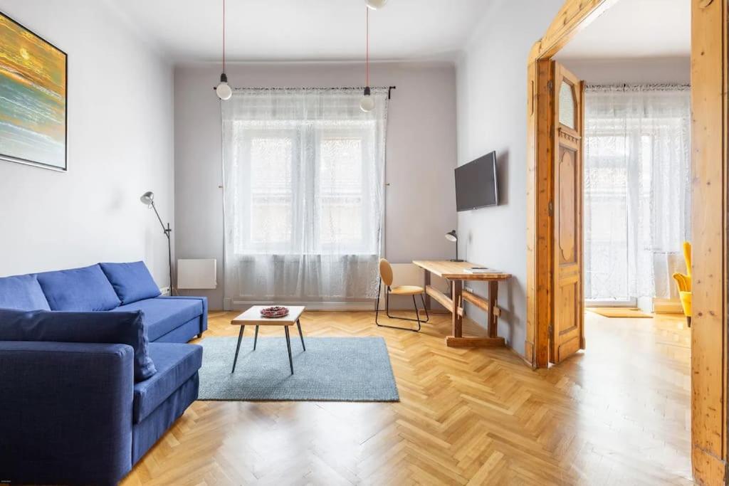 Elegant And Modern In The City Centre Budapest Exterior photo